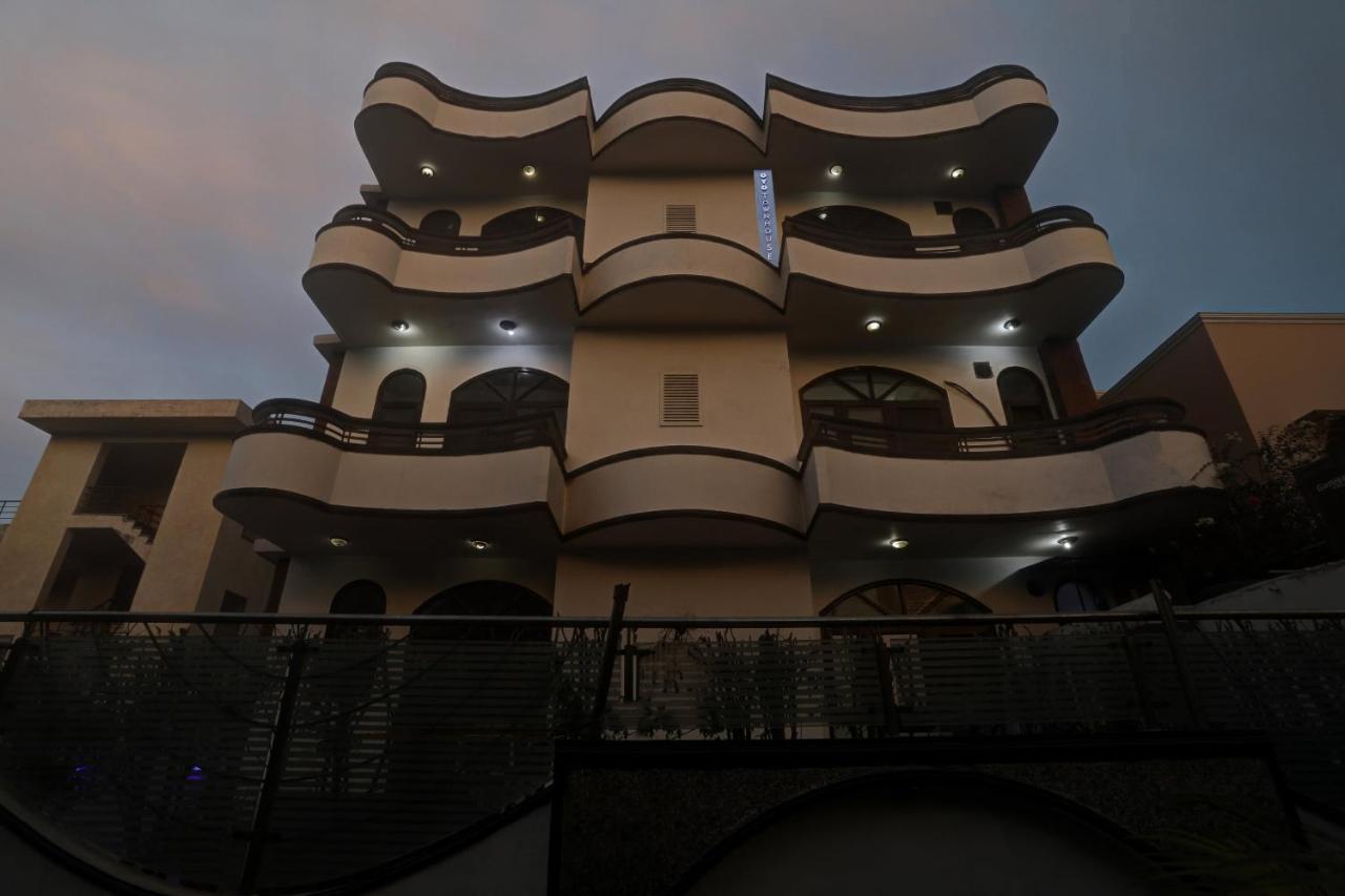 Townhouse The Premier View Near Iskcon Temple Noida Hotel Kültér fotó