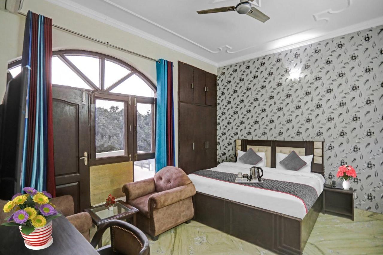 Townhouse The Premier View Near Iskcon Temple Noida Hotel Kültér fotó
