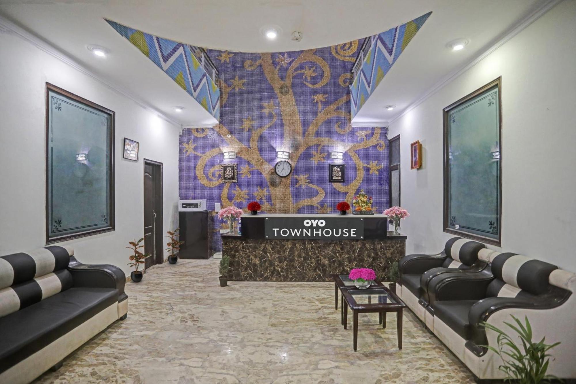Townhouse The Premier View Near Iskcon Temple Noida Hotel Kültér fotó