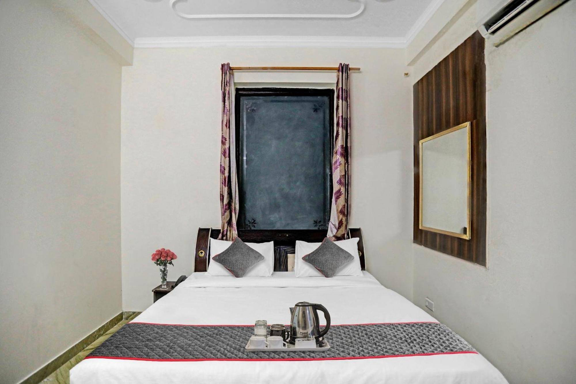 Townhouse The Premier View Near Iskcon Temple Noida Hotel Kültér fotó