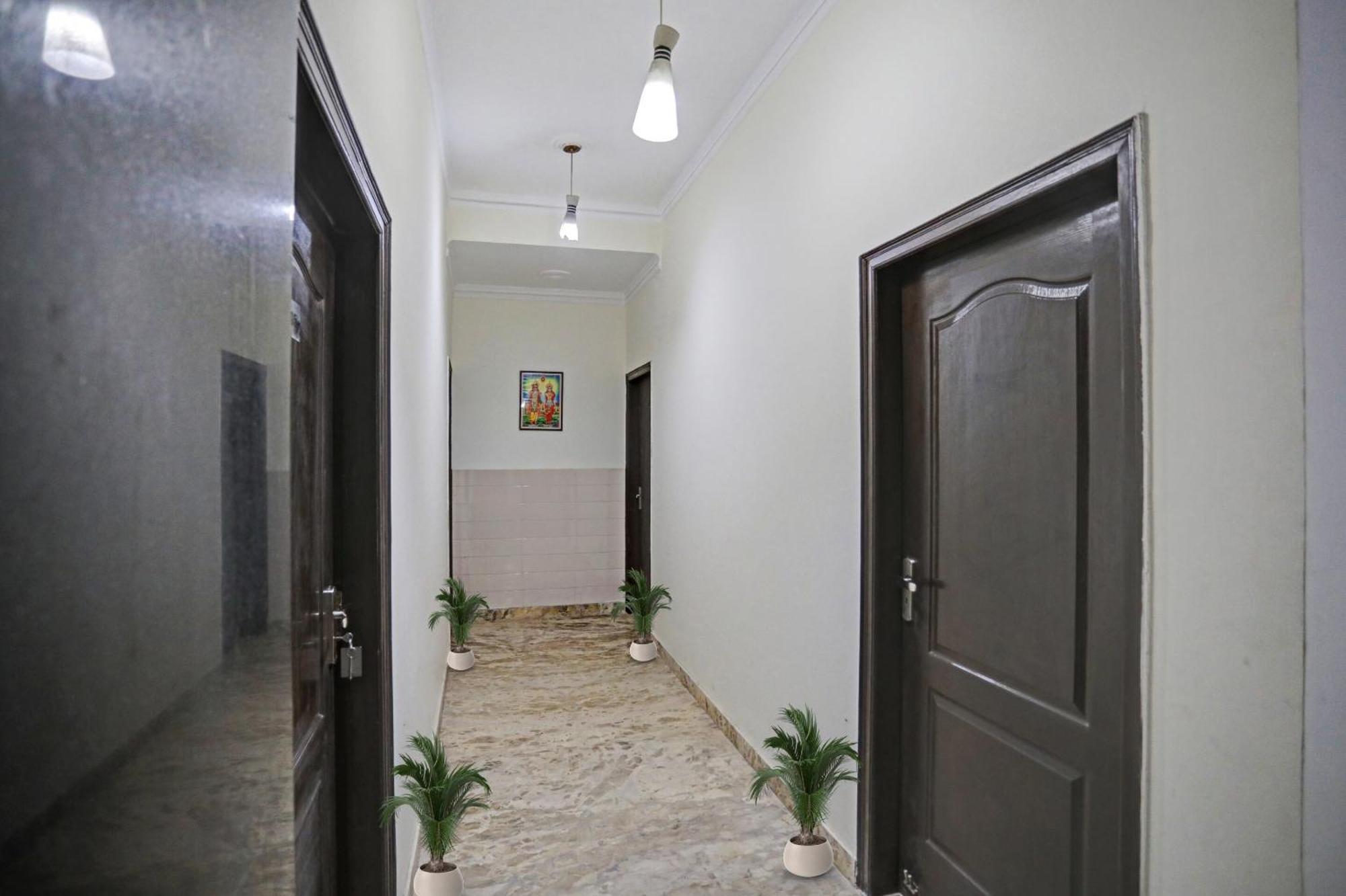 Townhouse The Premier View Near Iskcon Temple Noida Hotel Kültér fotó