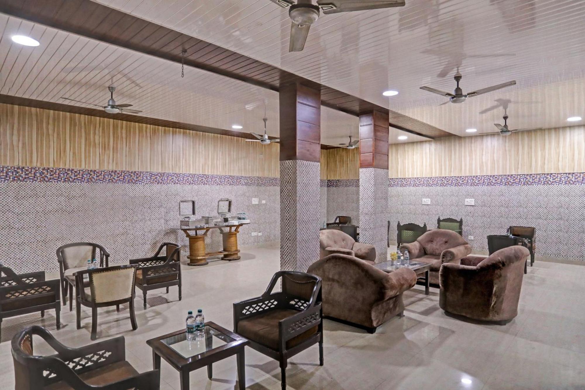 Townhouse The Premier View Near Iskcon Temple Noida Hotel Kültér fotó