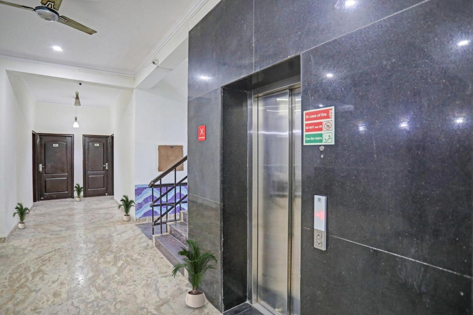 Townhouse The Premier View Near Iskcon Temple Noida Hotel Kültér fotó